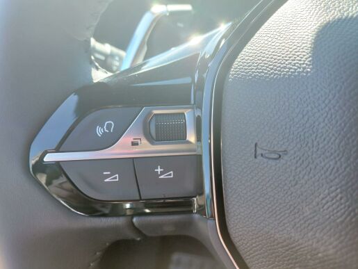 Peugeot 2008 ALLURE Hybrid 136 e-DCS6