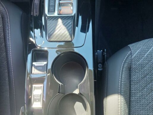 Peugeot 2008 ALLURE Hybrid 136 e-DCS6
