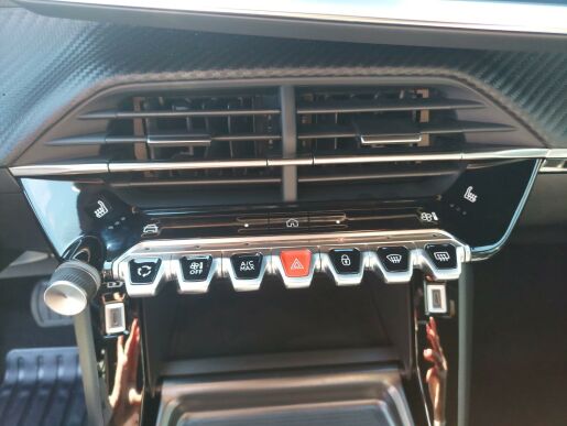 Peugeot 2008 ALLURE Hybrid 136 e-DCS6