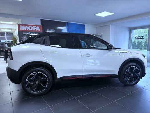 Alfa Romeo Junior Ibrida Speciale 1.2 Turbo Hybr