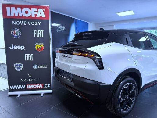 Alfa Romeo Junior Ibrida Speciale 1.2 Turbo Hybr