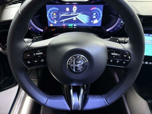 Alfa Romeo Junior Ibrida Speciale 1.2 Turbo Hybr