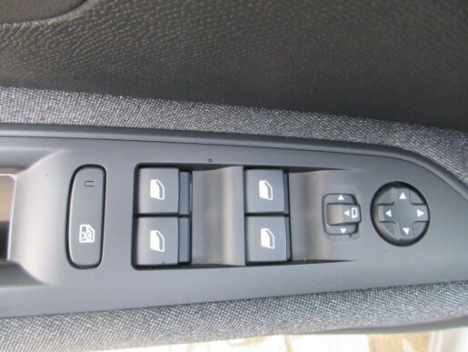 Peugeot 3008 ACTIVE 1.2 PureTech 130 EAT8