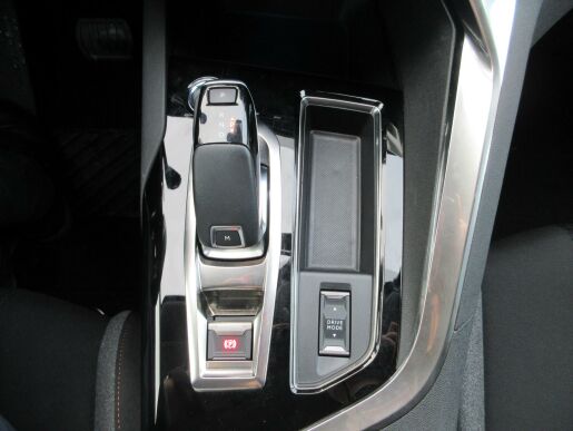 Peugeot 3008 ACTIVE 1.2 PureTech 130 EAT8