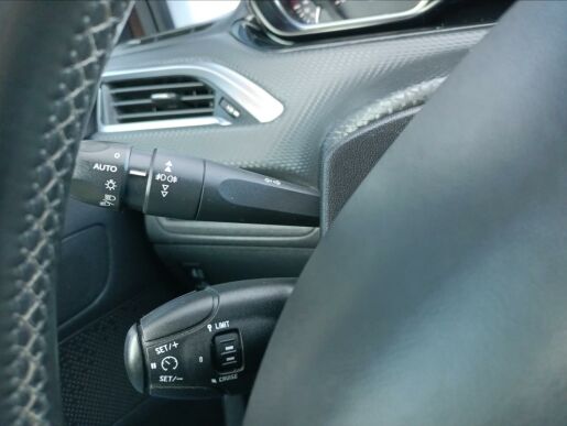 Peugeot 2008 1,6 ALLURE 1.6 HDi 115k, ČR, 2.maj.