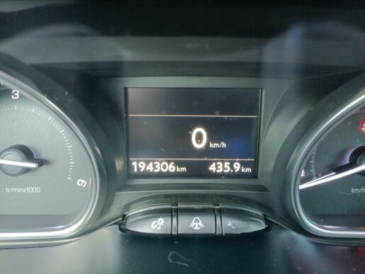 Peugeot 2008 1,6 ALLURE 1.6 HDi 115k, ČR, 2.maj.
