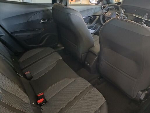 Peugeot 2008 ALLURE 1.2 PureTech 7 let zár.