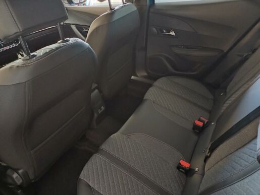 Peugeot 2008 ALLURE 1.2 PureTech 7 let zár.