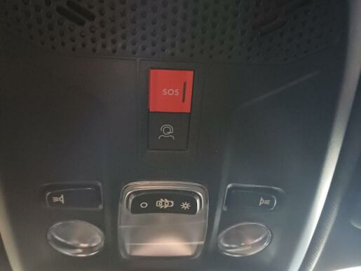 Peugeot 2008 ALLURE 1.2 PureTech 7 let zár.