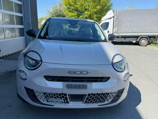 Fiat 600  FIAT 600 1.2 Turbo Hybrid 100k