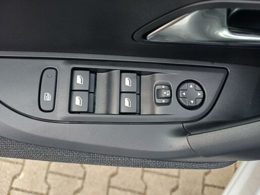 Peugeot 2008 Style PureTech 1.2 100k