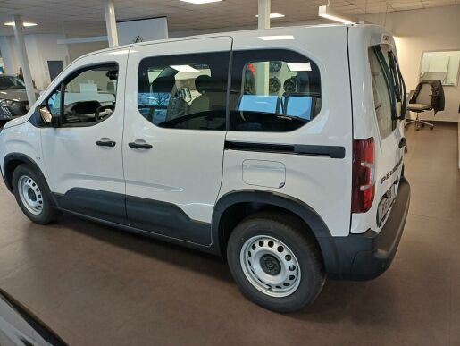 Peugeot Rifter ACTIVE BlueHDi 7 let zár.