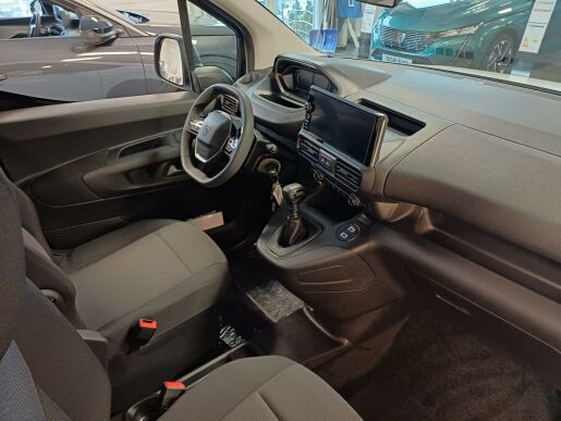 Peugeot Rifter ACTIVE BlueHDi 7 let zár.