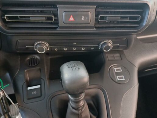 Peugeot Rifter ACTIVE BlueHDi 7 let zár.