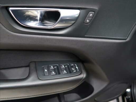 Volvo XC60 2,0 B4 AWD  Momentum AUT