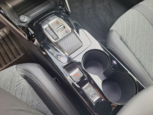 Peugeot 2008 ALLURE Hybrid 145 e-DCS6