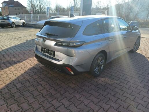 Peugeot 308 SW STYLE Hybrid 136 7 let zár.