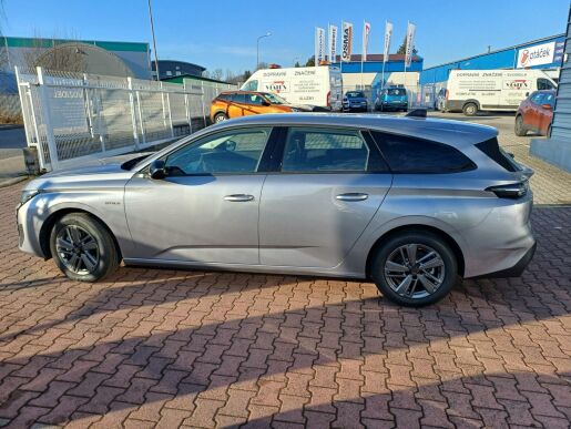 Peugeot 308 SW STYLE Hybrid 136 7 let zár.