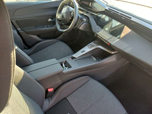 Peugeot 308 SW STYLE Hybrid 136 7 let zár.