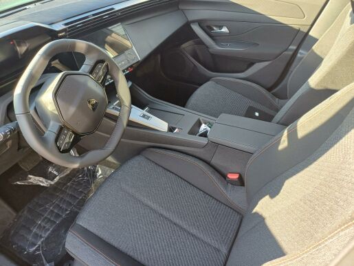 Peugeot 308 SW STYLE Hybrid 136 7 let zár.