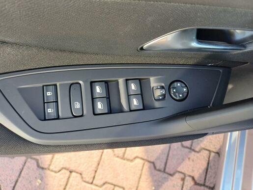 Peugeot 308 SW STYLE Hybrid 136 7 let zár.