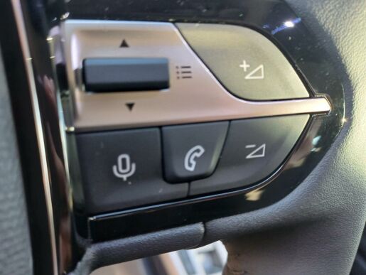 Peugeot 308 SW STYLE Hybrid 136 7 let zár.