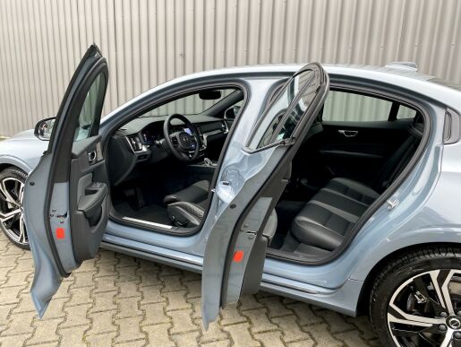 Volvo S60 B5 (benzín) AWD* ULTIM + kola