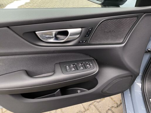 Volvo S60 B5 (benzín) AWD* ULTIM + kola