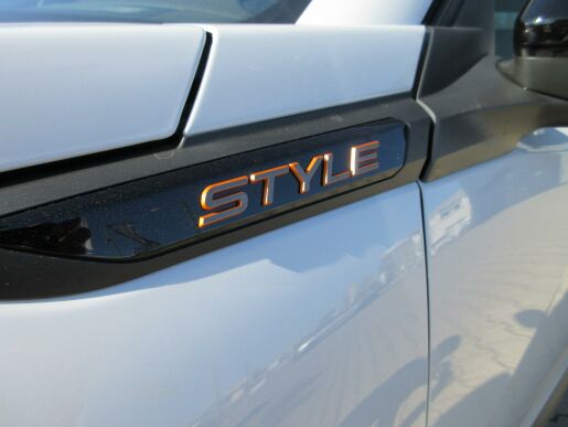 Peugeot 2008 STYLE PureTech 100 S&SMAN6