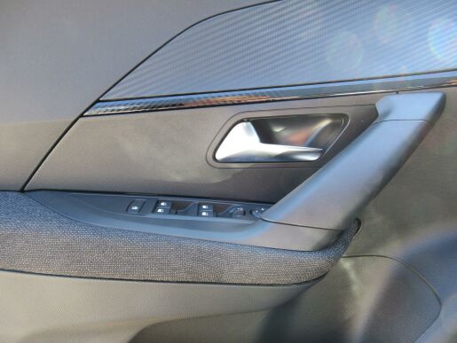 Peugeot 2008 STYLE PureTech 100 S&SMAN6