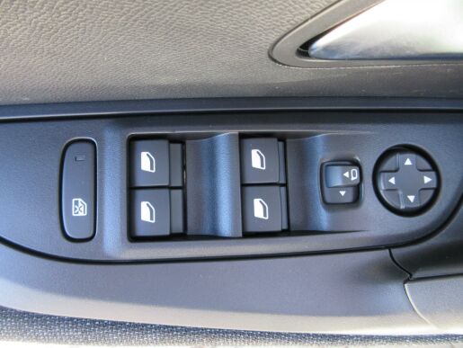 Peugeot 2008 STYLE PureTech 100 S&SMAN6