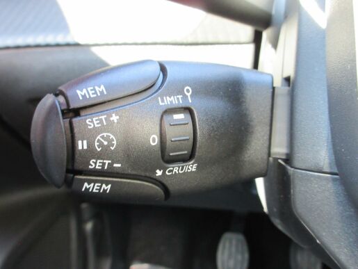 Peugeot 2008 STYLE PureTech 100 S&SMAN6