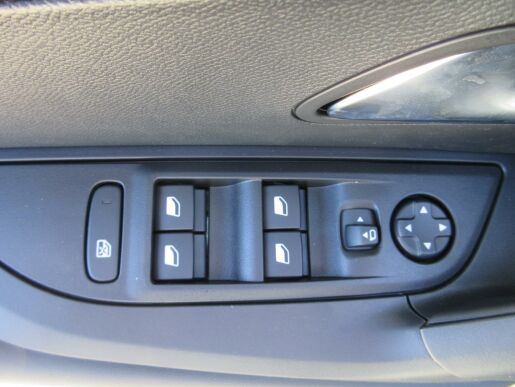 Peugeot 2008 ALLURE Hybrid 136 e-DCS6