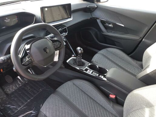 Peugeot 2008 ALLURE 1.2 PureTech 7 let zár.