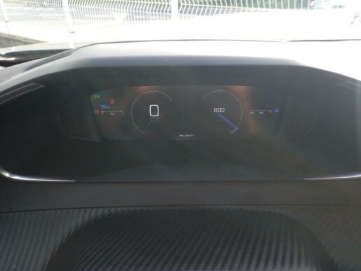 Peugeot 2008 ALLURE 1.2 PureTech 7 let zár.