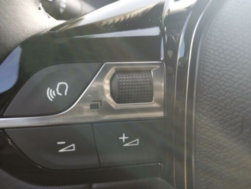 Peugeot 2008 ALLURE 1.2 PureTech 7 let zár.