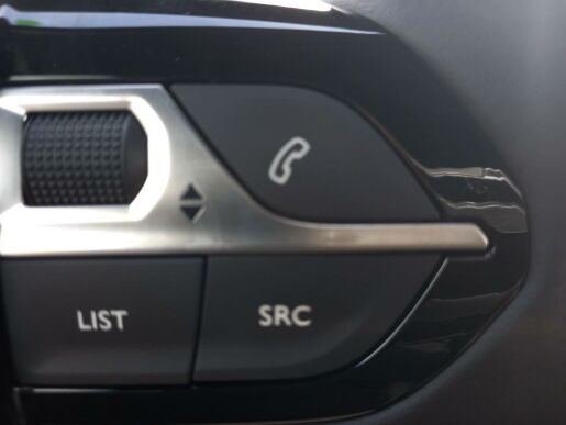 Peugeot 2008 ALLURE 1.2 PureTech 7 let zár.