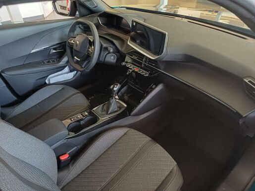 Peugeot 2008 ALLURE 1.2 PureTech 7 let zár.