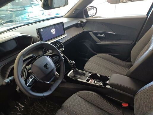 Peugeot 2008 ALLURE 1.2 PureTech 7 let zár.