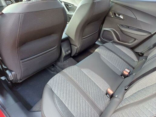 Peugeot 2008 ALLURE 1.2 PureTech 7 let zár.