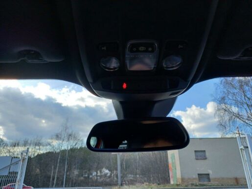 Peugeot 2008 ALLURE 1.2 PureTech 7 let zár.