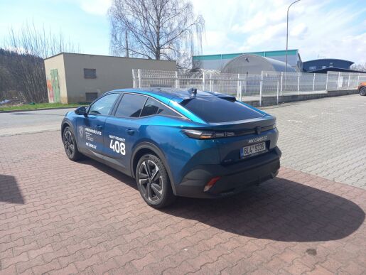 Peugeot 408 ALLURE Hybrid 136 7 let zár.