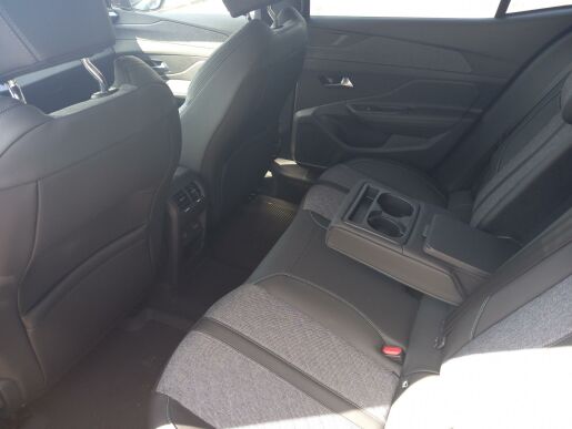 Peugeot 408 ALLURE Hybrid 136 7 let zár.