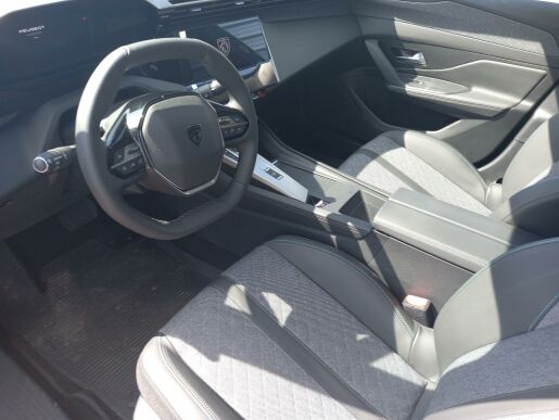 Peugeot 408 ALLURE Hybrid 136 7 let zár.