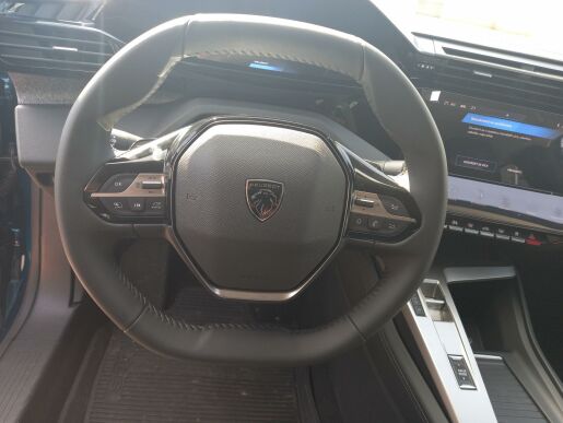 Peugeot 408 ALLURE Hybrid 136 7 let zár.