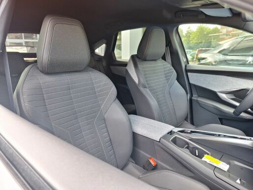 Peugeot 3008 ALLURE Hybrid 136 e-DCS6