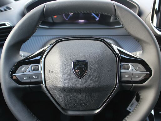 Peugeot 2008 ALLURE PureTech 130 EAT8