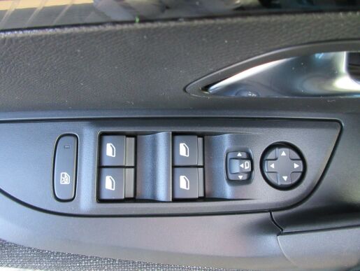 Peugeot 2008 STYLE PureTech 100 S&S MAN6