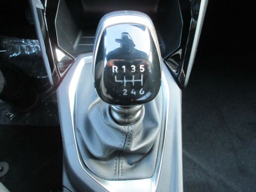 Peugeot 2008 STYLE PureTech 100 S&S MAN6