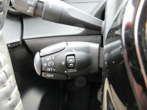 Peugeot 208 ALLURE 1.5 BHDi 100 S&S MAN6
